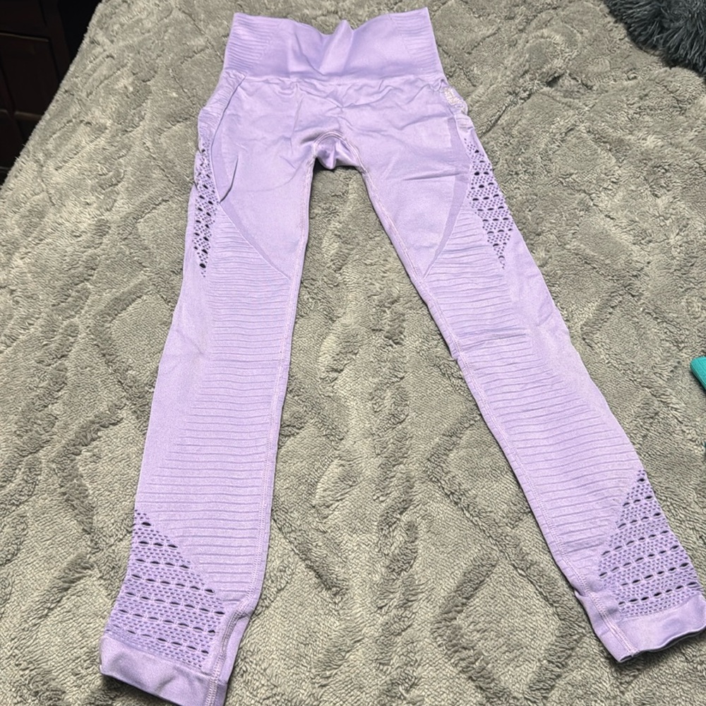 Jim shark lilac colored workout leggings for women size small